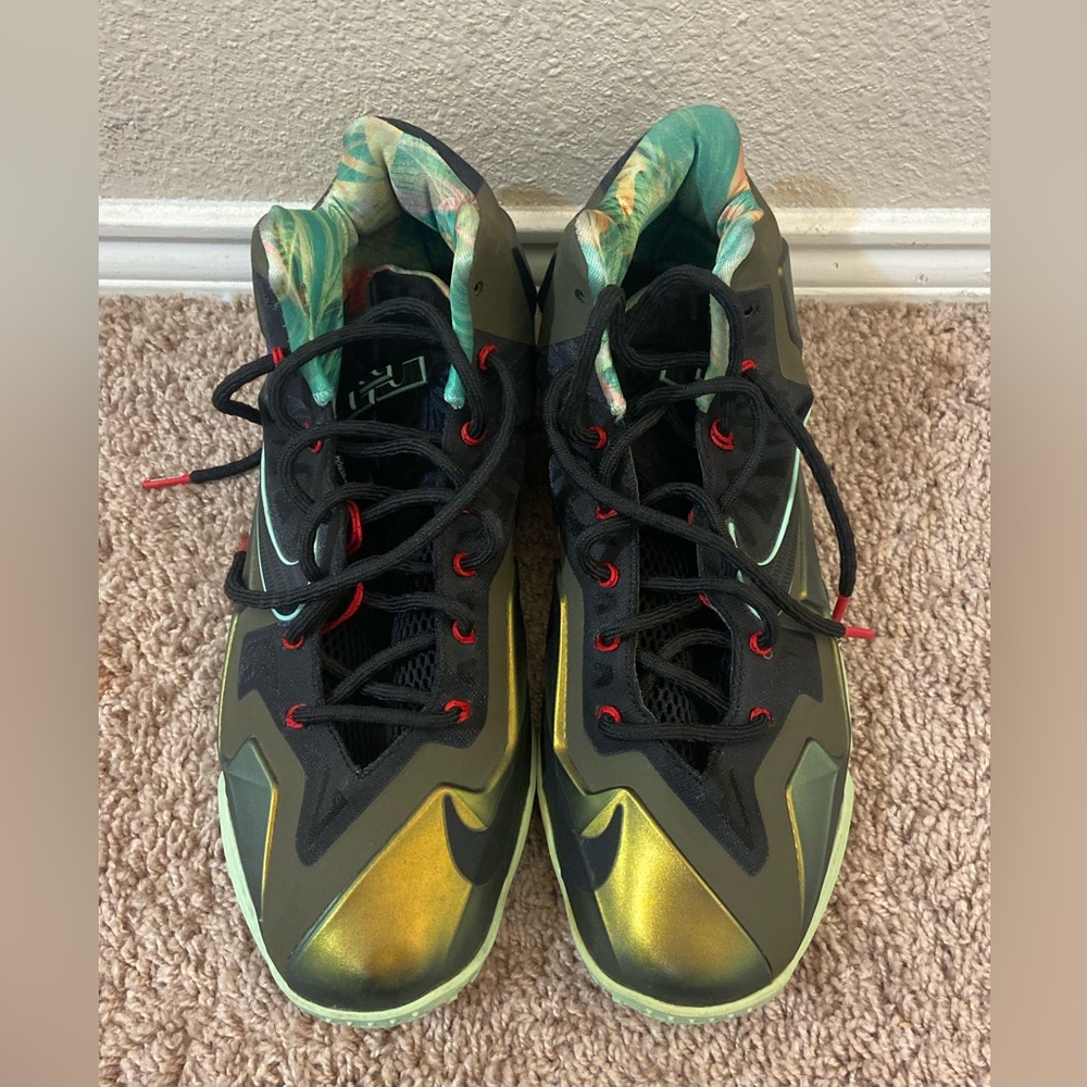 Size 12 - Nike LeBron 11 King's Pride. Metallic Green